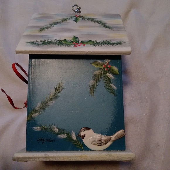Kathy Hatch Handpainted Winter Holiday Birdhouse 2002 - Picture 2 of 11